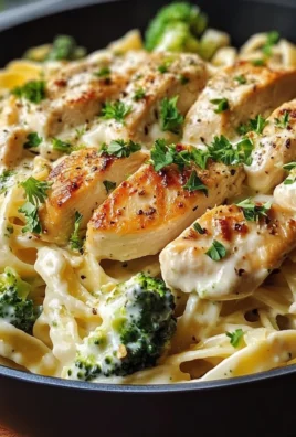 Creamy Chicken Alfredo Pasta with Broccoli